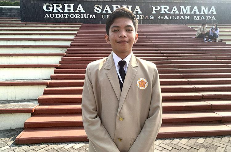 Usia 15 Tahun 11 Bulan, Raja M Hayuri Islami Jadi Mahasiswa Termuda UGM 