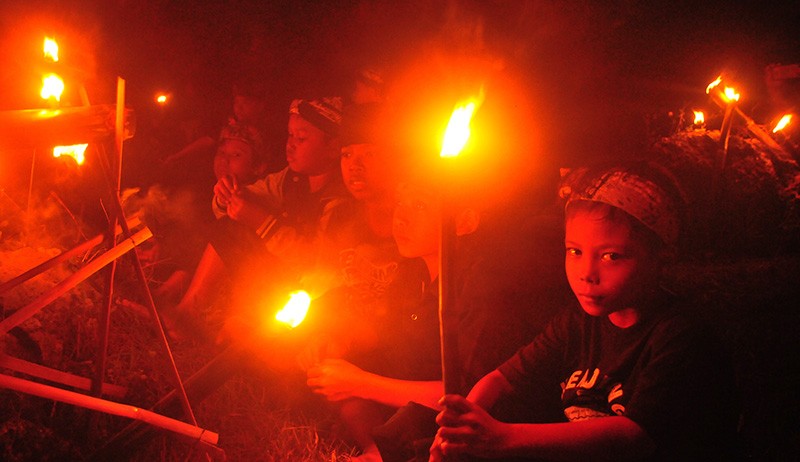 Tradisi Lamporan, Ratusan Petani Sukolilo Pawai Membawa Obor - Bagian 2