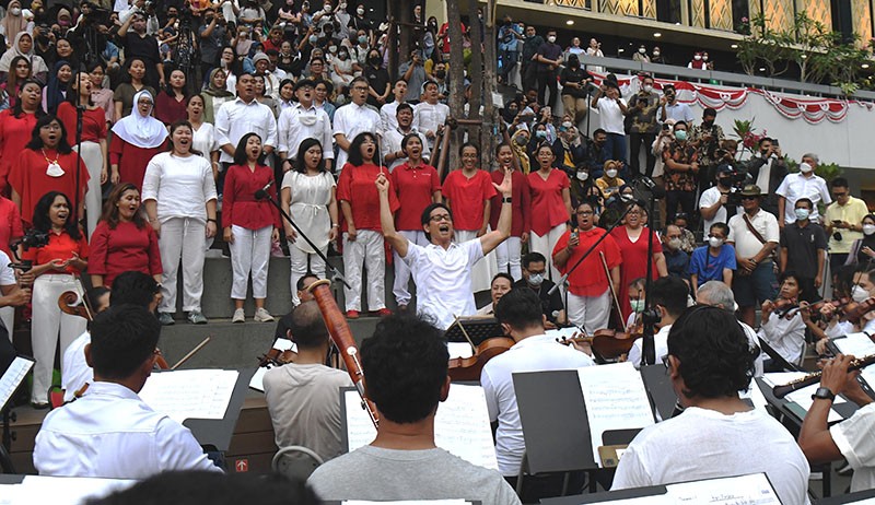 Addie MS - Twilite Orchestra Hibur Pengunjung Pusat Perbelanjaan Sarinah - Bagian 2