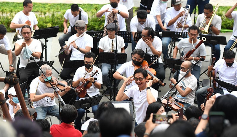 Addie MS - Twilite Orchestra Hibur Pengunjung Pusat Perbelanjaan Sarinah - Bagian 1