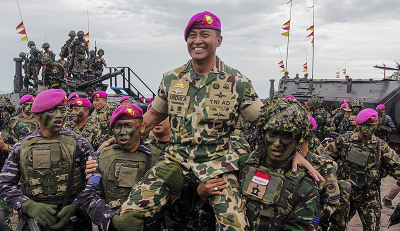 Warga Kehormatan Korps Marinir, Jenderal Andika Dipanggul Prajurit Baret Ungu - Bagian 1