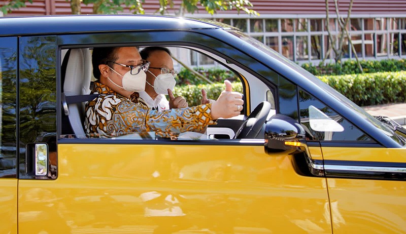 Menko Airlangga Dukung Produksi Kendaraan Bermotor Listrik Berbasis Baterai  - Bagian 1
