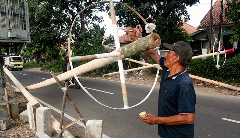 Pedagang Pohon Pinang Banyak Pesanan Jelang HUT RI - Bagian 1
