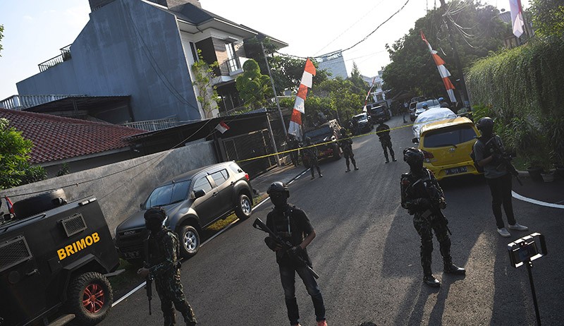 Foto-Foto Rumah Irjen Ferdy Sambo Digeledah dan Dijaga Brimob - Bagian 2