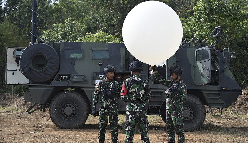 Penampakan Roket Astros TNI AD - Himars US Army Diluncurkan dari Puslatpur Baturaja - Bagian 4
