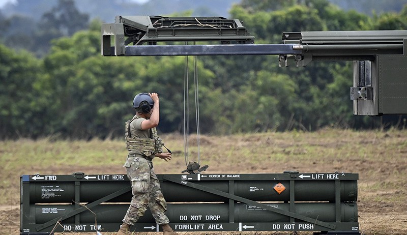 Penampakan Roket Astros TNI AD - Himars US Army Diluncurkan dari Puslatpur Baturaja - Bagian 2