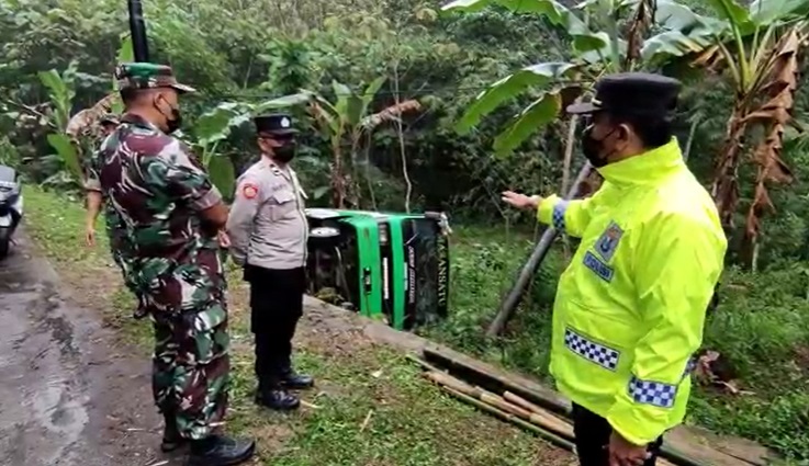 Dramatis, Bus Rombongan Siswa MTs di Malang Terguling Saat Hendak Berwisata
