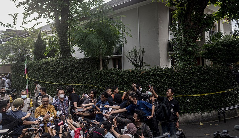 Tertipu Skenario Pembunuhan Brigadir J, Benny Mamoto Datangi Rumah Ferdy Sambo - Bagian 4