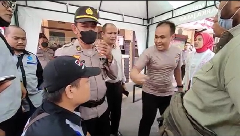 Perwira Polisi Madiun Marah gegara Istrinya Terpegang Wartawan, Kapolres Minta Maaf