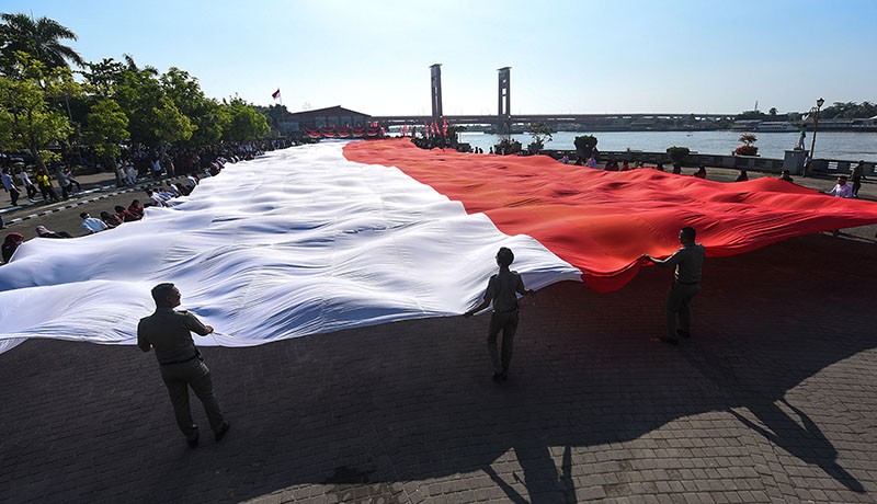 Foto Bendera Merah Putih Raksasa Ukuran 3.000 Meter Persegi - Bagian 1