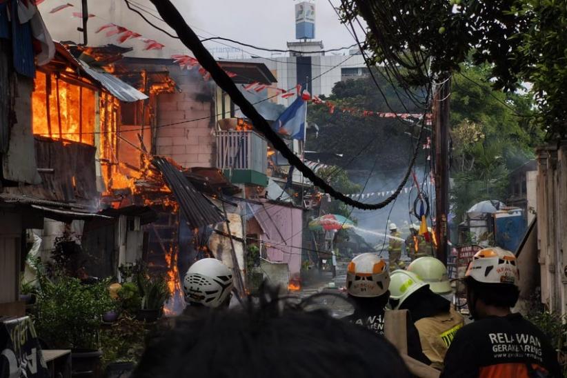  Kebakaran Hanguskan Sejumlah Rumah di Jalan Simprug Golf 2 Kebayoran Lama - Bagian 4