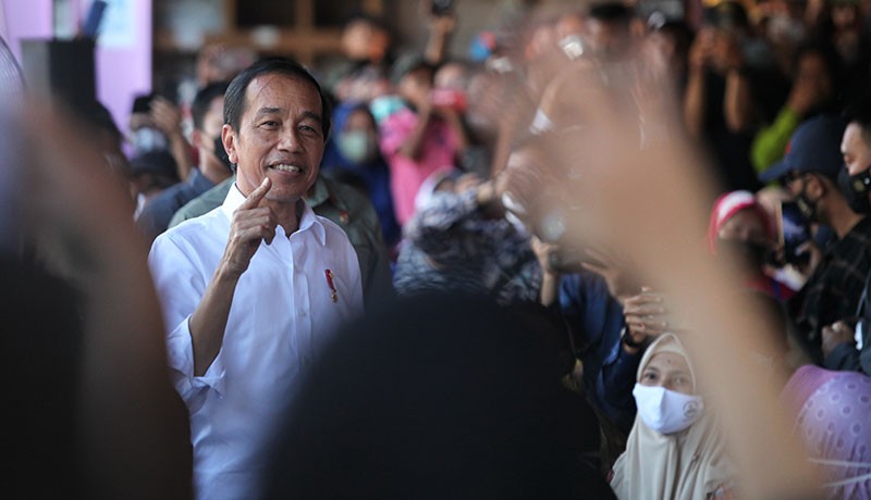 Momen Presiden Jokowi Berdiskusi dengan Pedagang Pasar Pucang Anom - Bagian 3