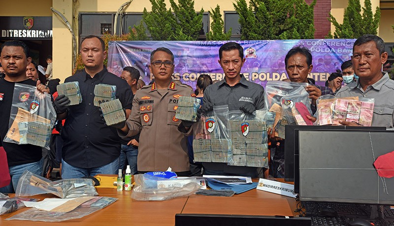Penampakan Uang Rp1 Miliar Hasil Perjudian Disita Polda Banten - Bagian 2