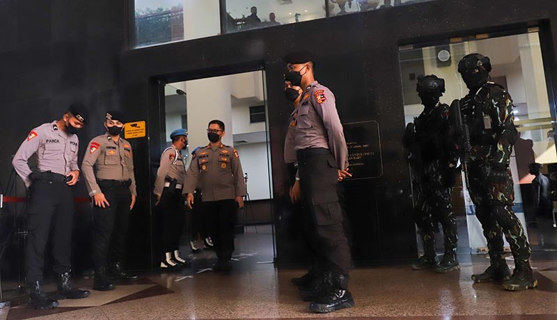 Suasana Sidang Etik Penentu Pemecatan Irjen Ferdy Sambo Dijaga Brimob Bersenjata - Bagian 3