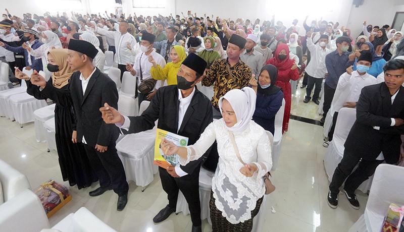 142 Pasangan Nikah Massal Gratis di Polres Bogor - Bagian 1