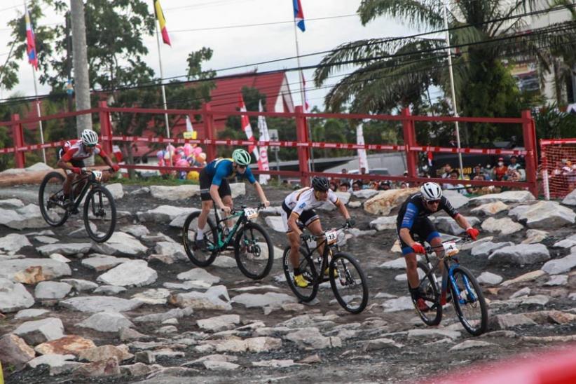  Pembalap Prancis Quantin Schroztzenberger Juara Seri Ke-8 UCI MTB Eliminator World Cup 2022 - Bagian 3