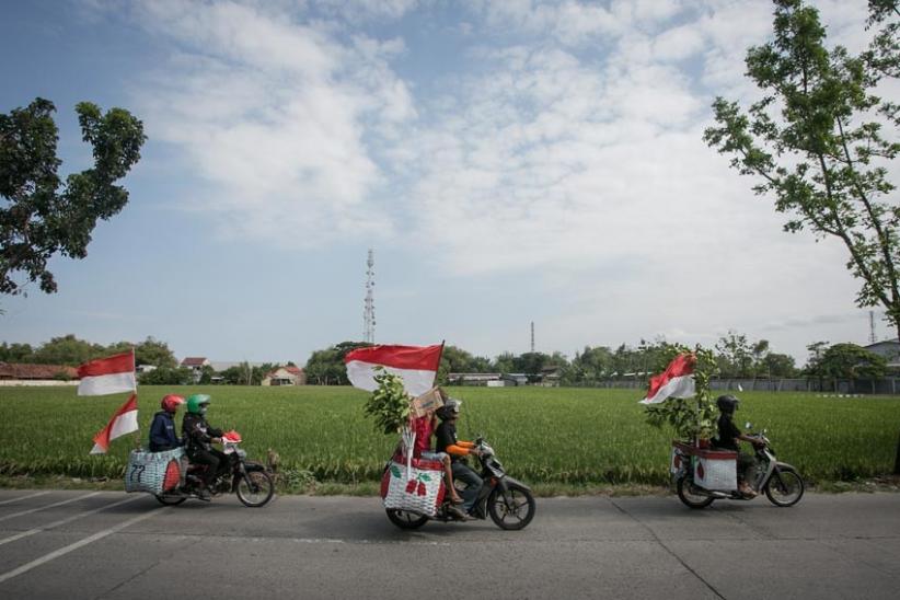 Petani dan Pedagang Buah Ikuti Pawai Bronjong Hias di Sukoharjo - Bagian 2