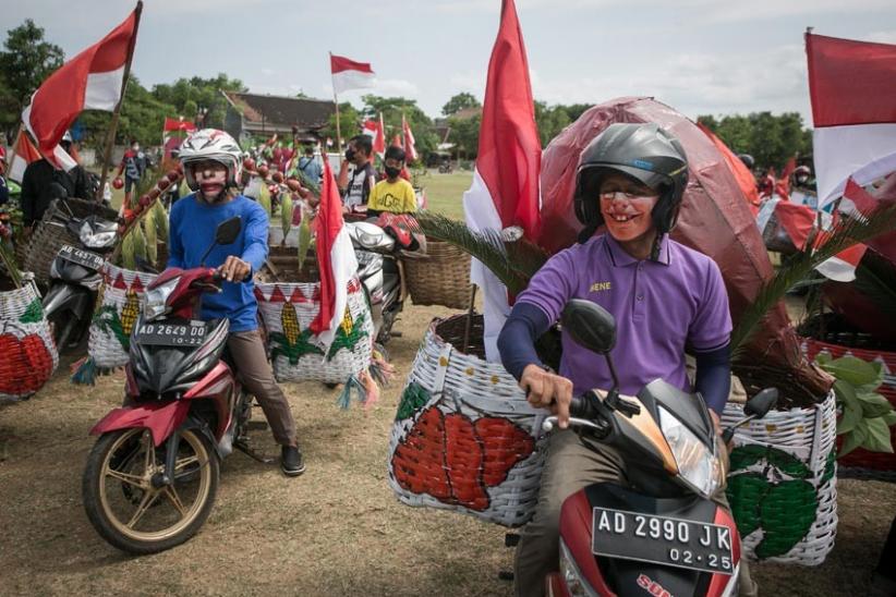Petani dan Pedagang Buah Ikuti Pawai Bronjong Hias di Sukoharjo - Bagian 1