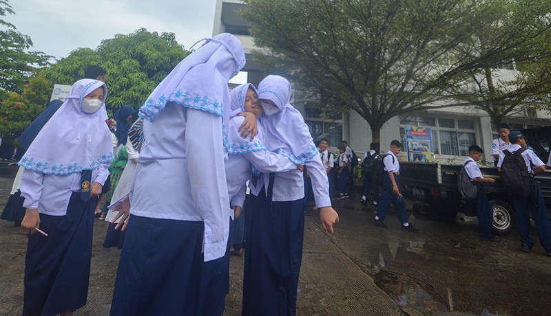 Gempa M 6.4 Guncang Mentawai, Terasa Sampai Padang hingga Pelajar Berhamburan - Bagian 1