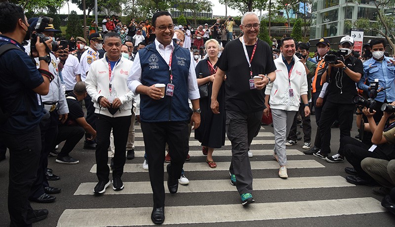 Gubernur Anies Ajak Wali Kota Rotterdam Ahmed Aboutaleb Berjoget di Dukuh Atas - Bagian 2