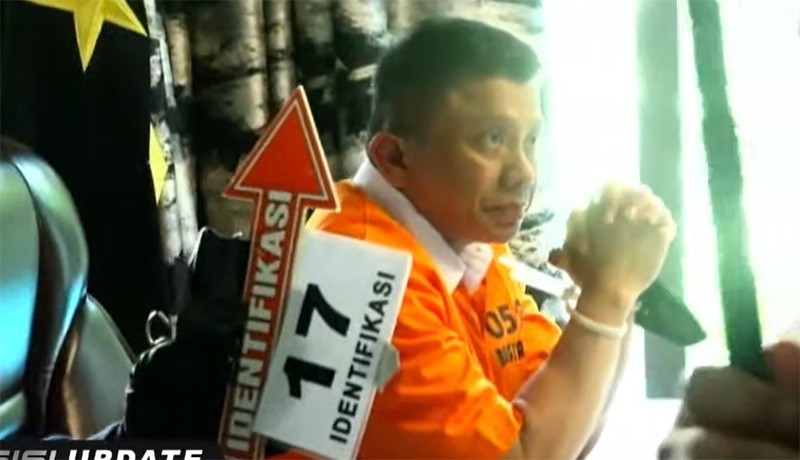 Ekspresi Ferdy Sambo saat Rekonstruksi Pembunuhan Brigadir J: Tenang dan Tersenyum
