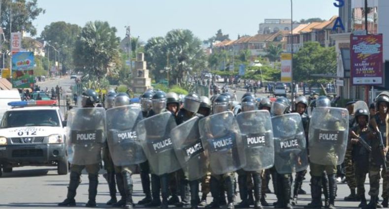  Mengerikan, 19 Demonstran Tewas Ditembaki Polisi