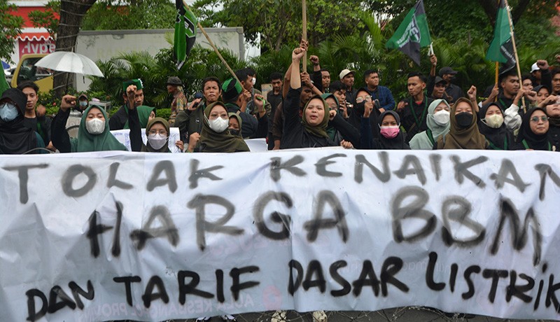 Ratusan Aktivis HMI Semarang Demo Tolak Kenaikan Harga BBM - Bagian 1