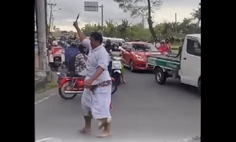 Pria Ngamuk di Bali Bikin Rombongan Turis Berteriak Histeris