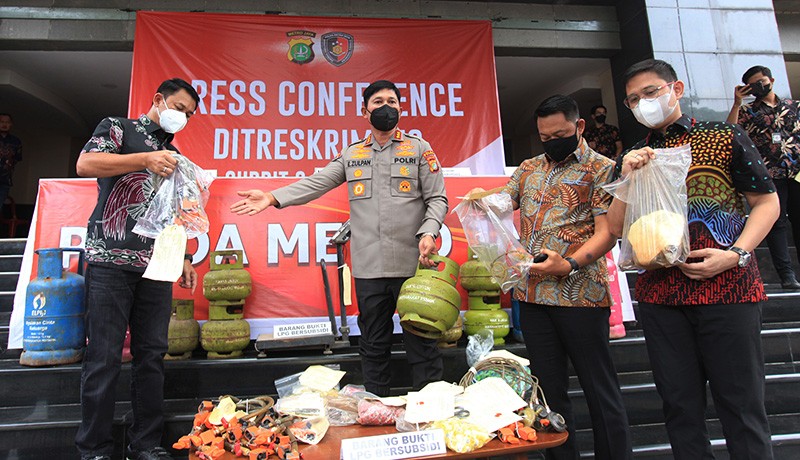 Polisi Tangkap 16 Tersangka Pengoplos Gas Subsidi, Ribuan Tabung Diamankan - Bagian 1