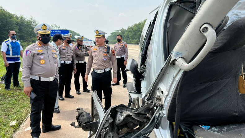 Kecelakaan Maut di Tol Batang-Semarang, Korban Dievakuasi ke RS Islam Kendal