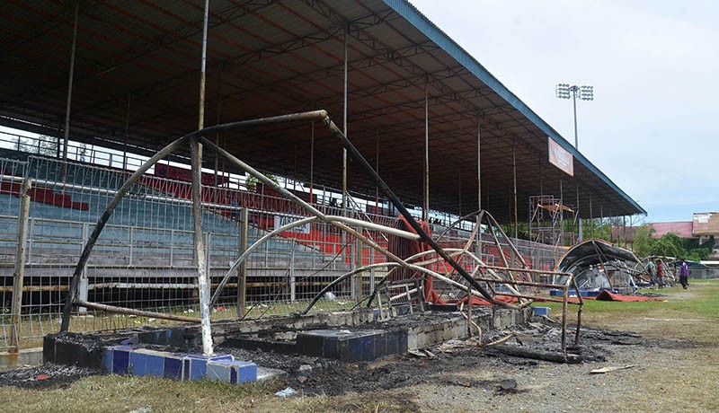 Foto Fasilitas Stadion Rusak Dibakar Penonton Imbas Pemadaman Listrik - Bagian 1