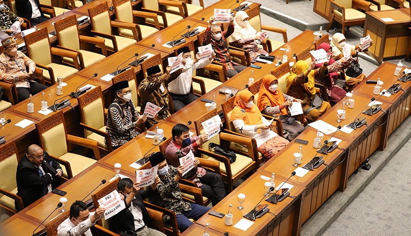 Tolak Kenaikan Harga BBM, Fraksi PKS Walk Out saat Rapat Paripurna DPR - Bagian 1