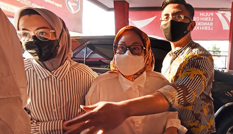Ekspresi Ratu Atut Chosiyah Bebas Bersyarat, Wajib Lapor hingga Tahun 2026 - Bagian 2