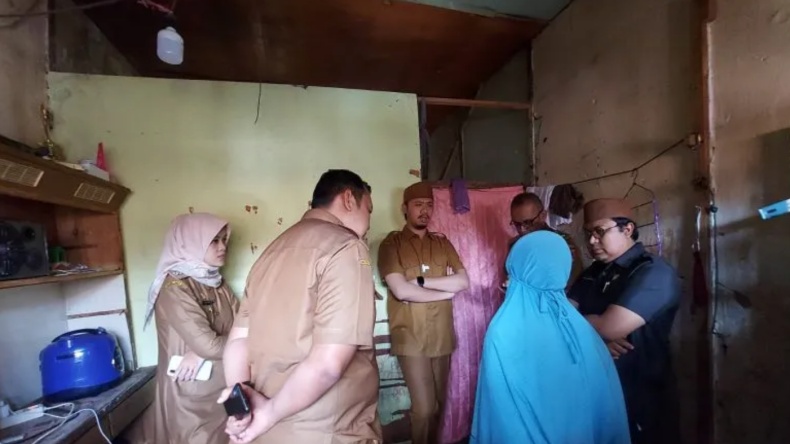 Blusukan, Wali Kota Bukittinggi Kaget Lihat Warganya Cuma Punya 3 Baju Saja