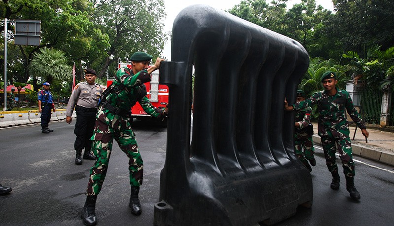 Cegah Pengunjuk Rasa, Akses Menuju Istana Negara Dipasang Kawat Berduri - Bagian 3