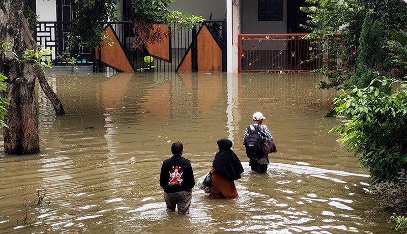 Permukiman Warga Ciledug Indah Masih Terendam Banjir - Bagian 1