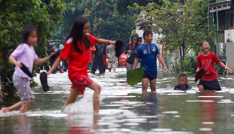 Permukiman Warga Ciledug Indah Masih Terendam Banjir - Bagian 4