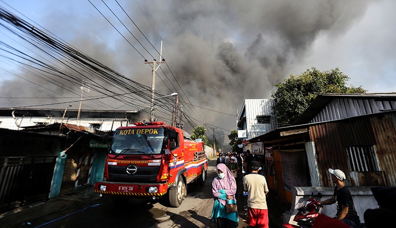Kebakaran Gudang JNE di Depok - Bagian 3