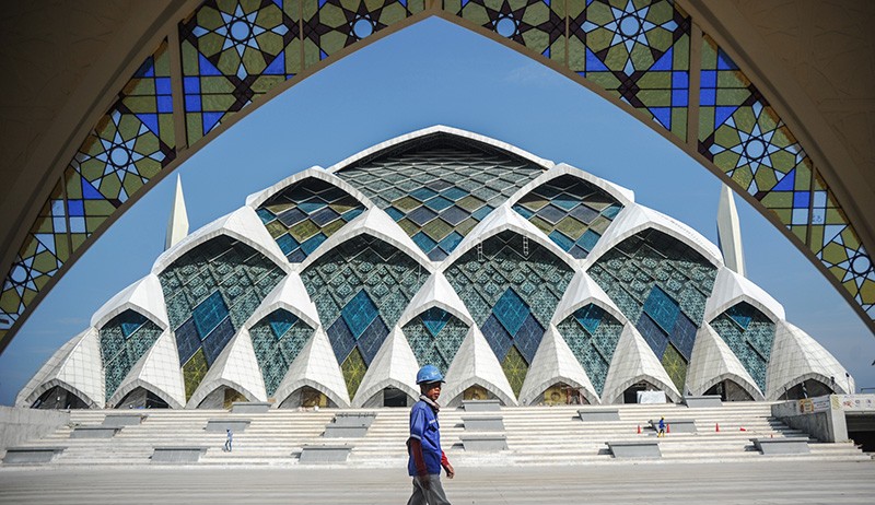 Penampakan Megahnya Arsitektur Masjid Al Jabbar di Bandung - Bagian 1