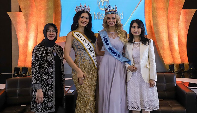 Miss World 2021 Karolina Bielawska Beri Dukungan kepada Finalis Miss Indonesia 2022 - Bagian 2