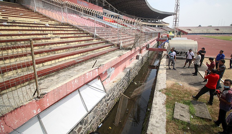 Melihat Lebih Dekat Kerusakan Fasilitas Stadion akibat Ulah Oknum Bonek - Bagian 1