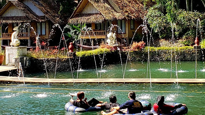 Kampung Sampireun Garut Tawarkan Suasana ala Bali di Alam Sunda