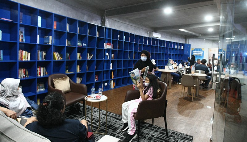Mengunjungi Perpustakaan Taman Literasi Martha Christina Tiahahu - Bagian 2