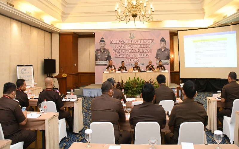 Evaluasi Kinerja Kejari di Ciayumajakuning dan Subang, Kajati Jabar: Jaga Public Trust