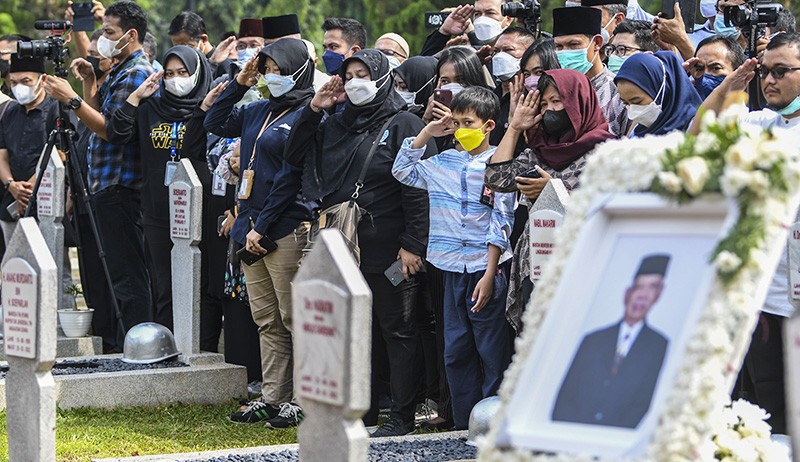 Foto Jenazah Azyumardi Azra Dimakamkan di TMP Kalibata - Bagian 3