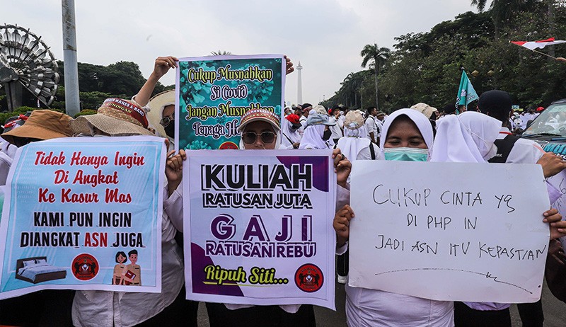 Nakes Minta Diangkat jadi ASN: Janjimu seperti Parfum Isi Ulang, Wangi tapi Palsu - Bagian 2