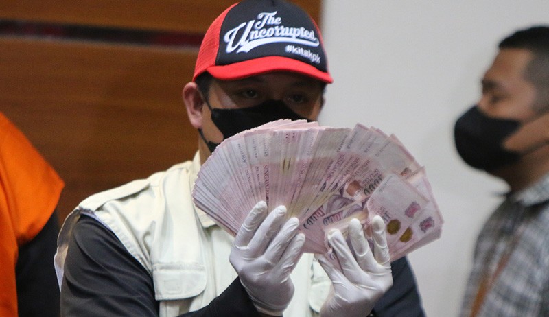 KPK Pamer Barang Bukti Uang Dolar Singapura Hasil Suap Perkara di MA - Bagian 2