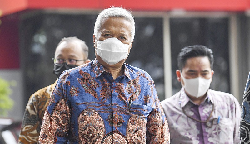 Diminta Menyerahkan Diri, Ini Ekspresi Hakim Agung MA Drajad Dimyati Tiba di KPK - Bagian 1