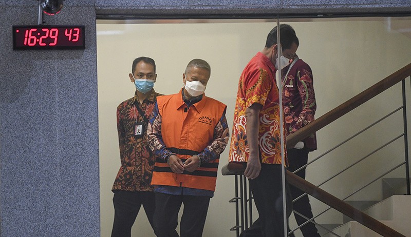 Penampilan Hakim Agung MA Sudrajad Dimyati Pakai Rompi Tahanan KPK-Diborgol - Bagian 1
