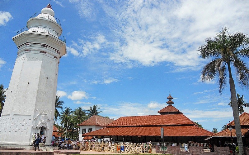 10 Tempat Ziarah di Banten, Nomor 4 Kolam Pemandian Berbalut Mitos di Kaki Gunung Karang